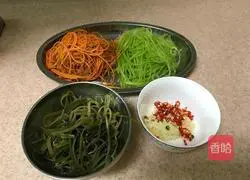 Illustration of how to make three shredded cold dishes 3