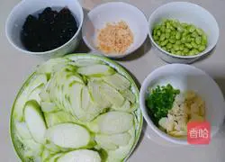 Illustration of how to make edamame, fungus and roasted loofah 3