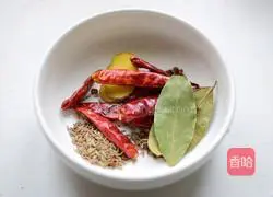 Illustration of how to make spicy boiled edamame 3