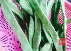 Illustration of how to make stir-fried sword beans 1