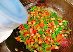 Illustration of how to make stir-fried four diced vegetables 8