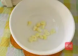 Illustration of how to stir-fry sweet potato leaves 3