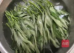 Illustration of how to make garlic-flavored vegetables 1