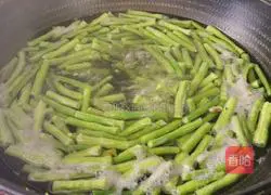 Illustration of how to cook taro and beans 2