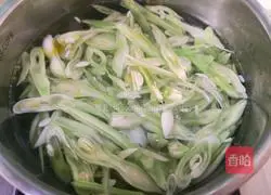 Illustration of home-style fried beans with shredded potatoes 4