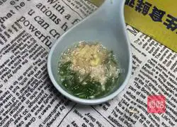 Illustration of how to make cold egg and enoki mushroom rolls 2