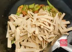Illustration of how to make fried tofu skin with green pepper 5