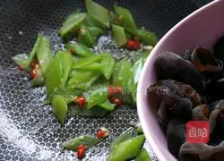 Illustration of how to cook lettuce and fungus 7