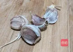 Illustration of how to stir-fry cauliflower in garlic oil 2