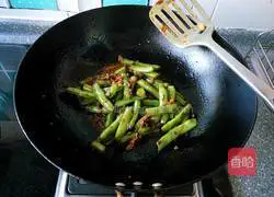 Illustration of how to make stir-fried green beans 8