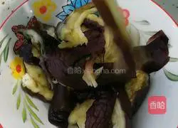 Illustration of how to tear eggplant by hand 2