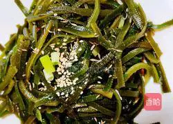 Illustration of how to make cold kelp shreds 4