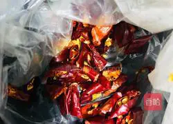 Illustration of how to make spicy shelled lotus root 2