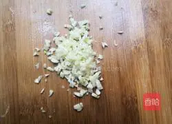 Illustration of how to make garlic lettuce leaves 7