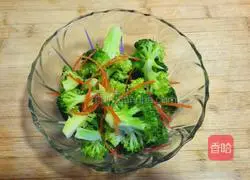 Illustration of how to make cold broccoli 3