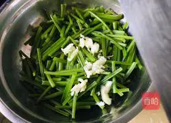 Illustration of how to cook sweet potato stems 4