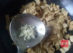 Illustration of making spicy cumin dried tofu 19