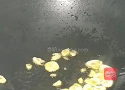 Illustration of how to stir-fry lettuce sprouts with garlic 3