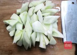 Illustration of how to make red braised cucumber 4