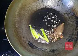 Illustration of how to make cold kelp shreds 2