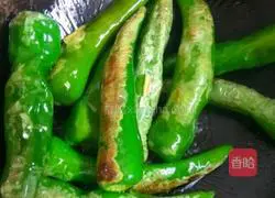 Illustration of how to braise hot peppers in oil 4