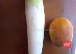 Illustration of how to make spicy and sour papaya mixed with shredded radish 2