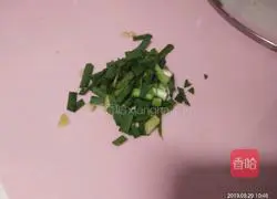 Illustration of how to make hand-shredded cabbage with strange flavor 2