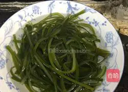 Illustration of how to make cold kelp shreds 3