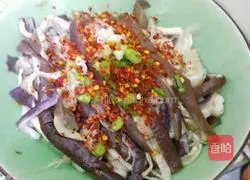 Illustration of how to tear eggplant by hand 5