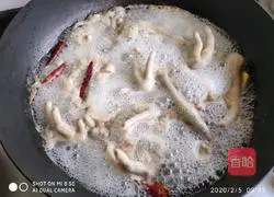 Illustration of braised chicken feet with abalone sauce and flower mushrooms 4