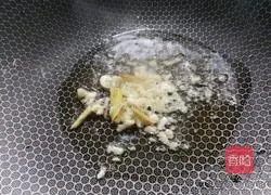 Illustration of how to make garlic sprouts 3