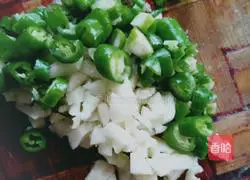 Illustration of how to make petal beans 3