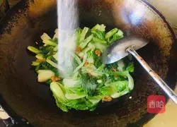 Illustration of how to make stir-fried Chinese cabbage 4