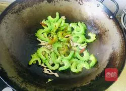 Illustration of how to make fried pork with bitter melon 7