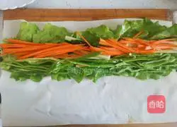 Illustration of how to make vegetarian rolls with three shreds and dipped in pickles 12