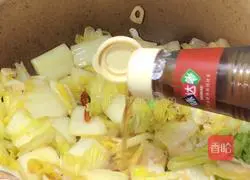 Illustration of how to make dried shrimps, wolfberry and cabbage 7