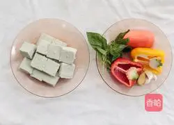 Three cups Illustration of how to make stinky tofu 1