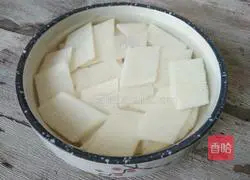 Illustration of how to stir-fry yam with black fungus 1