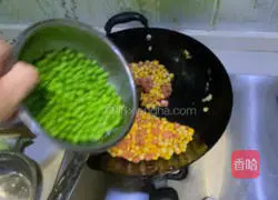 Jinyu Hongfu (Stir-fried diced ham with corn, sweet beans) illustration 6