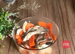 Illustration of how to stir-fry oyster mushrooms with cabbage 8