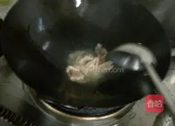 Illustration of how to make hand-shred cabbage 2