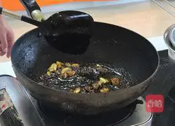 Illustration of spicy dry pot lotus root slices 4