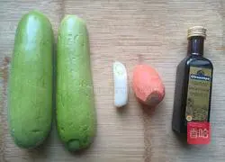 Illustration of how to stir-fry zucchini with olive oil 2