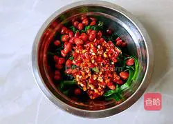 Illustration of how to make cold water spinach 9