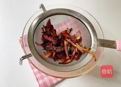 Illustration of how to make chicken thighs with scallion oil 7