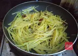 Illustration of how to make fried shredded potatoes 7