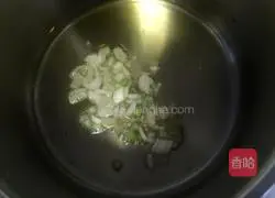 Illustration of how to mix cabbage with vermicelli 10