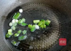 Illustration of how to make fried tofu with luffa 5