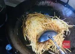 Illustration of how to make spicy and sour potato shreds 7