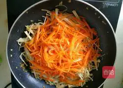 Illustration of how to stir-fry carrots with enoki mushrooms 16